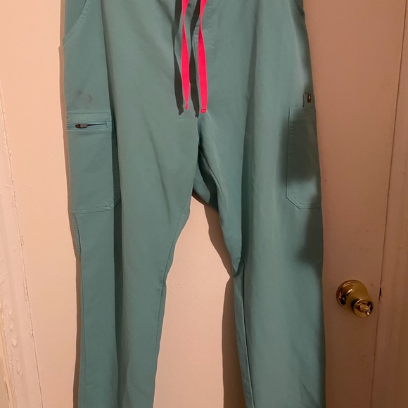 Figs Scrub Set - Neon Blue - Picture 3 of 5